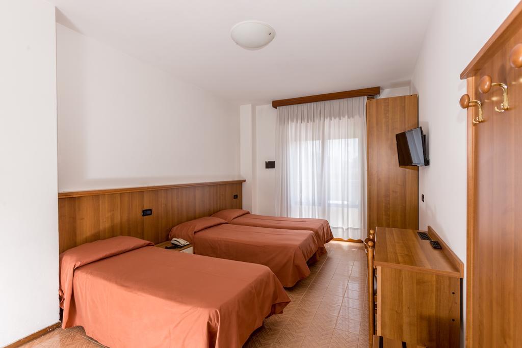 Hotel Alla Rotonda Lido di Jesolo Exterior photo